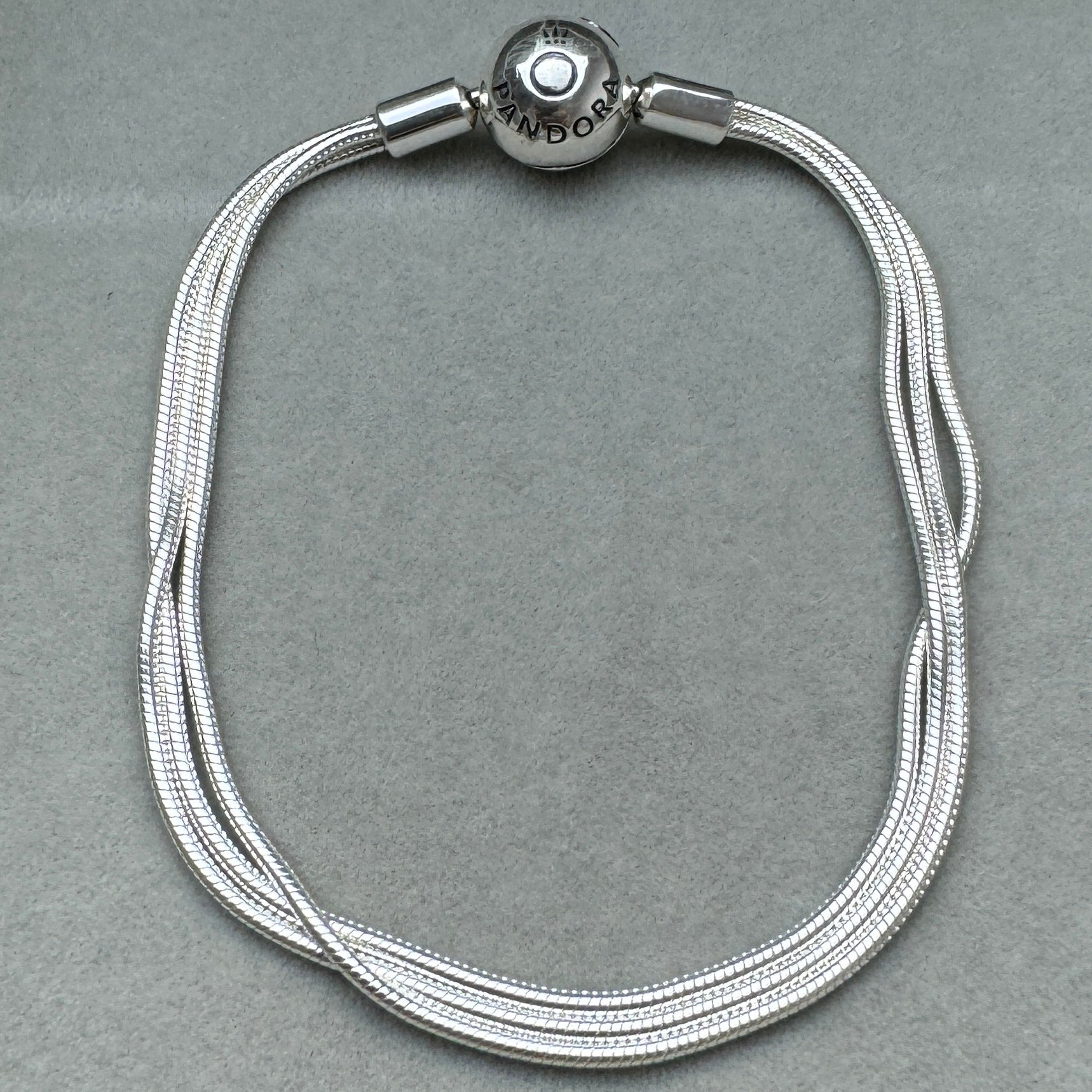 Brazalete Multi Serpiente Pandora Vista Desde Atrás