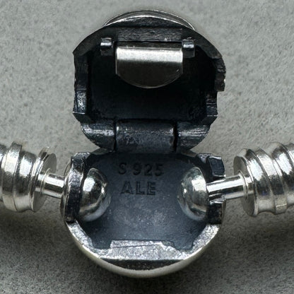 Brazalete Rígido Redondo Pandora Vista Interior Del Broche