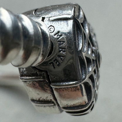 Brazalete Rígido Spider Man Marvel Pandora Vista Del Costado Del Broche
