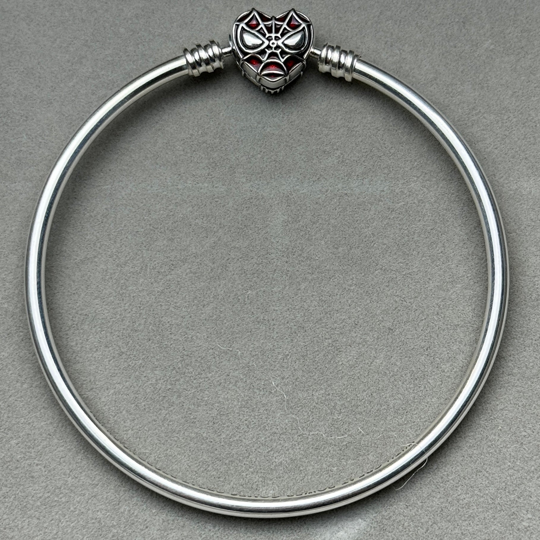 Brazalete Rígido Spider Man Marvel Pandora Vista Frontal