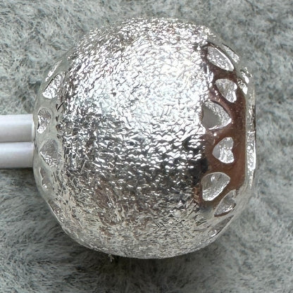 Charm Redondo Calado Con Corazones