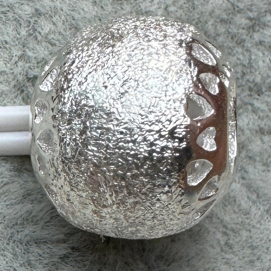 Charm Redondo Calado Con Corazones