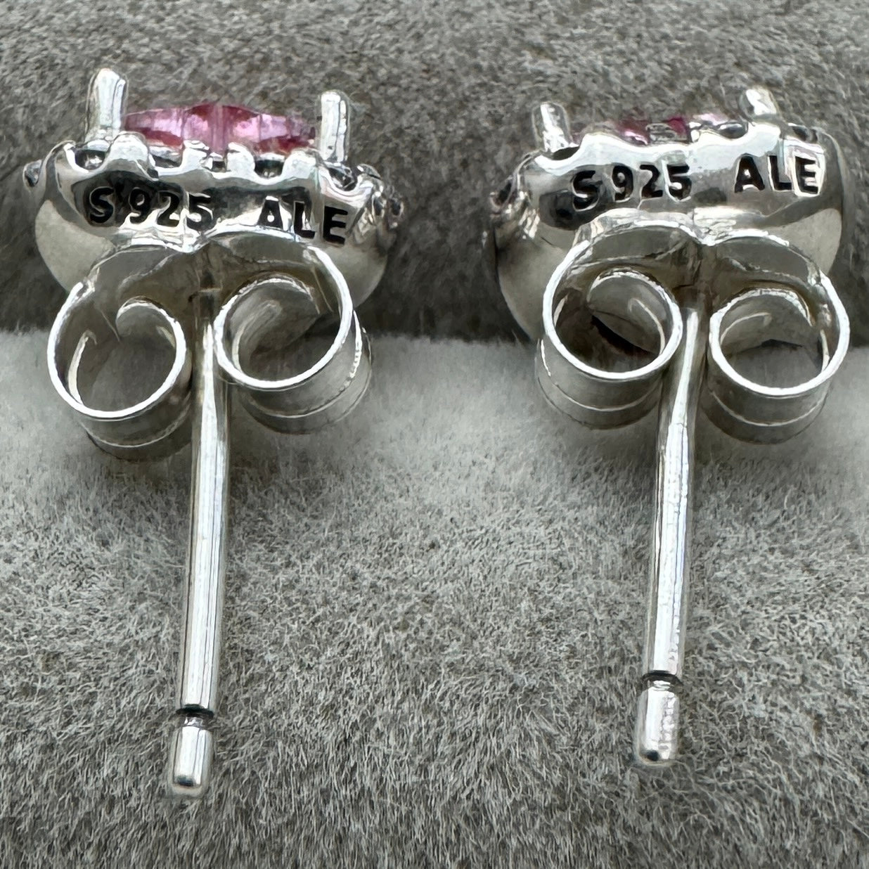 Aretes De Botón Corazón Rosa