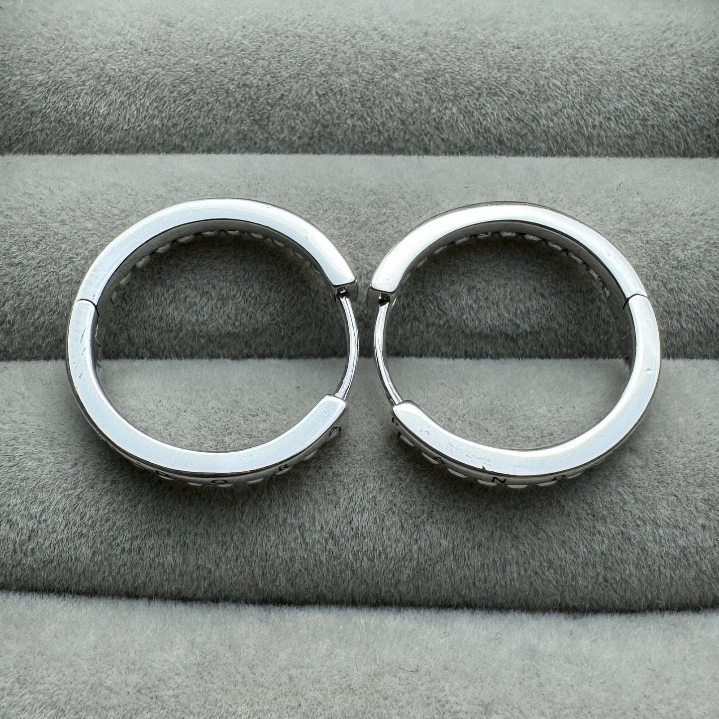 Aretes Bolitas Y Logotipo