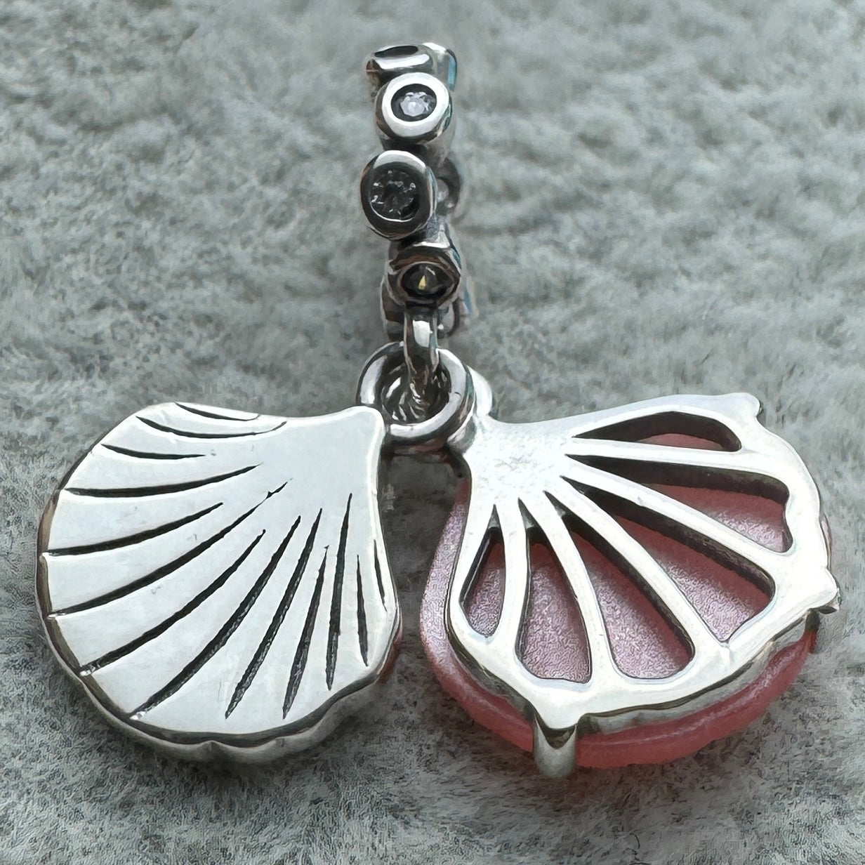 Charm Colgante Doble Concha Color Coral