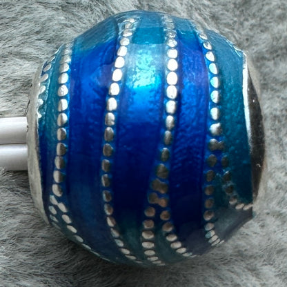 Charm Redondo Ondas Del Océano Azul