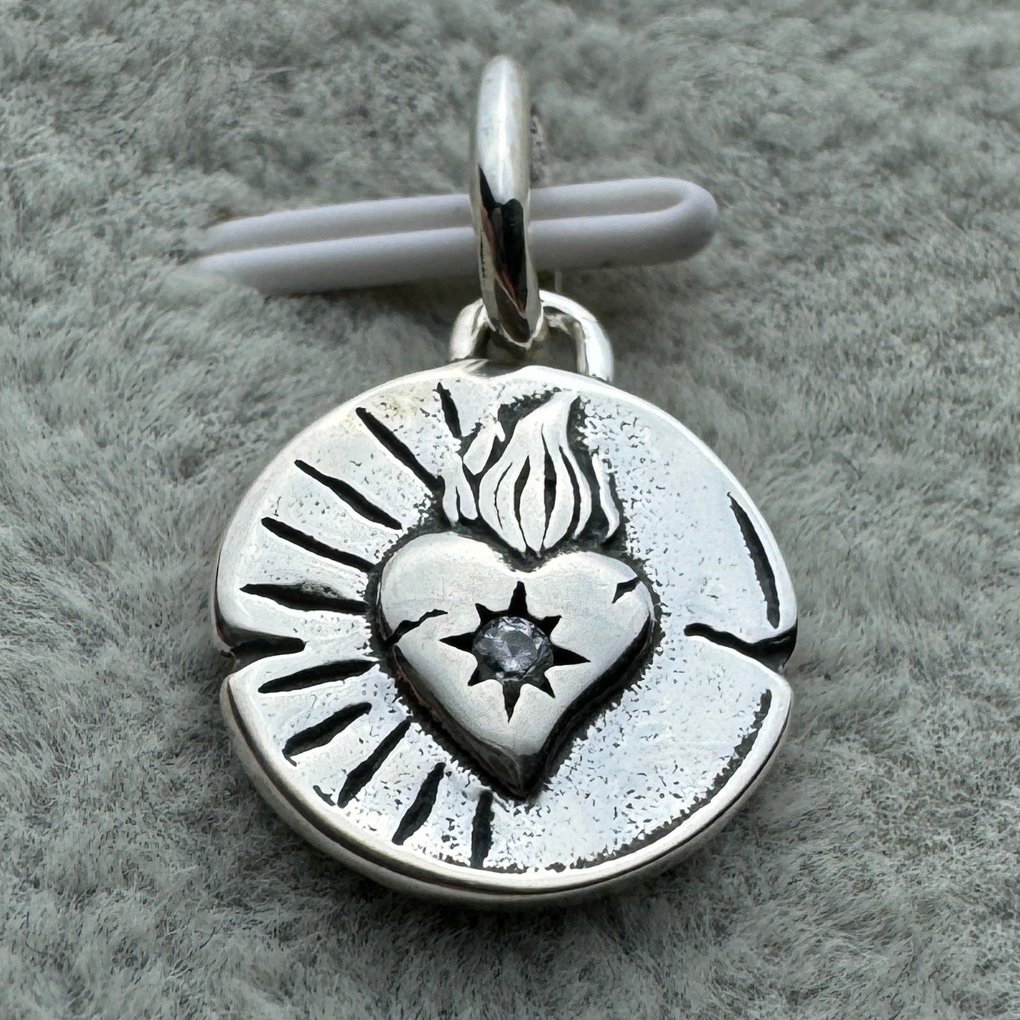 Charm Medallón Corazón