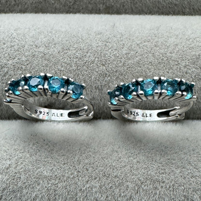 Aretes Abrazo Azul Claro