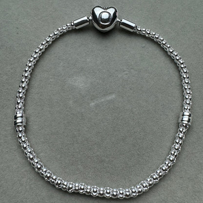 Brazalete Delgado Broche Corazón