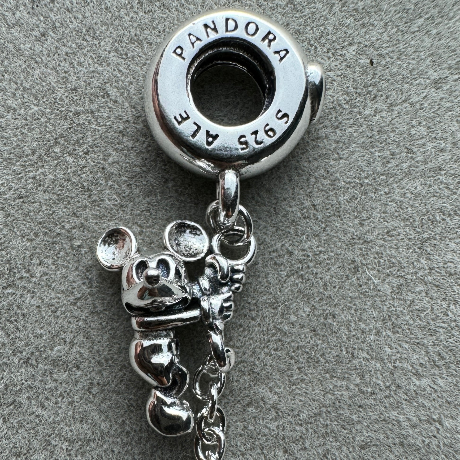 Cadena De Seguridad Mickey Escalador Disney Pandora Vista Del Mickey