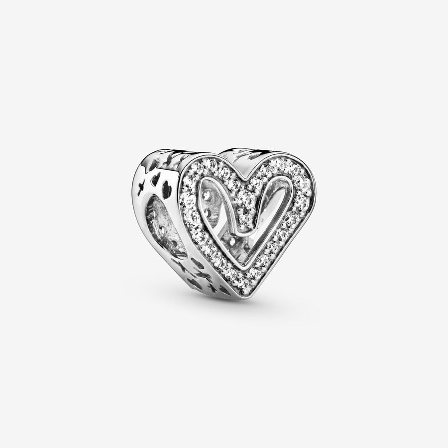 Charm Corazón Mano Alzada