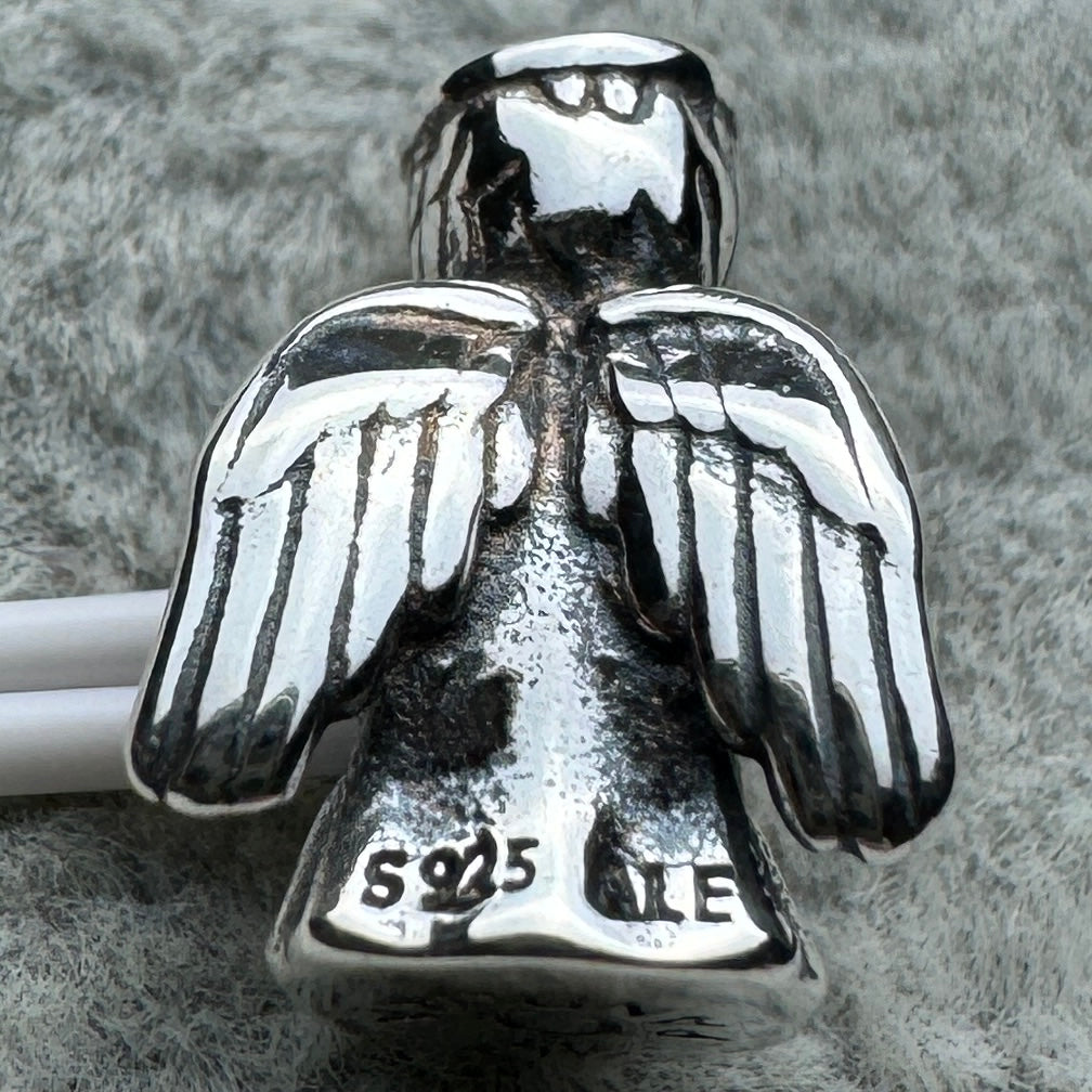 Charm Ángel Pandora Vista Desde Atrás
