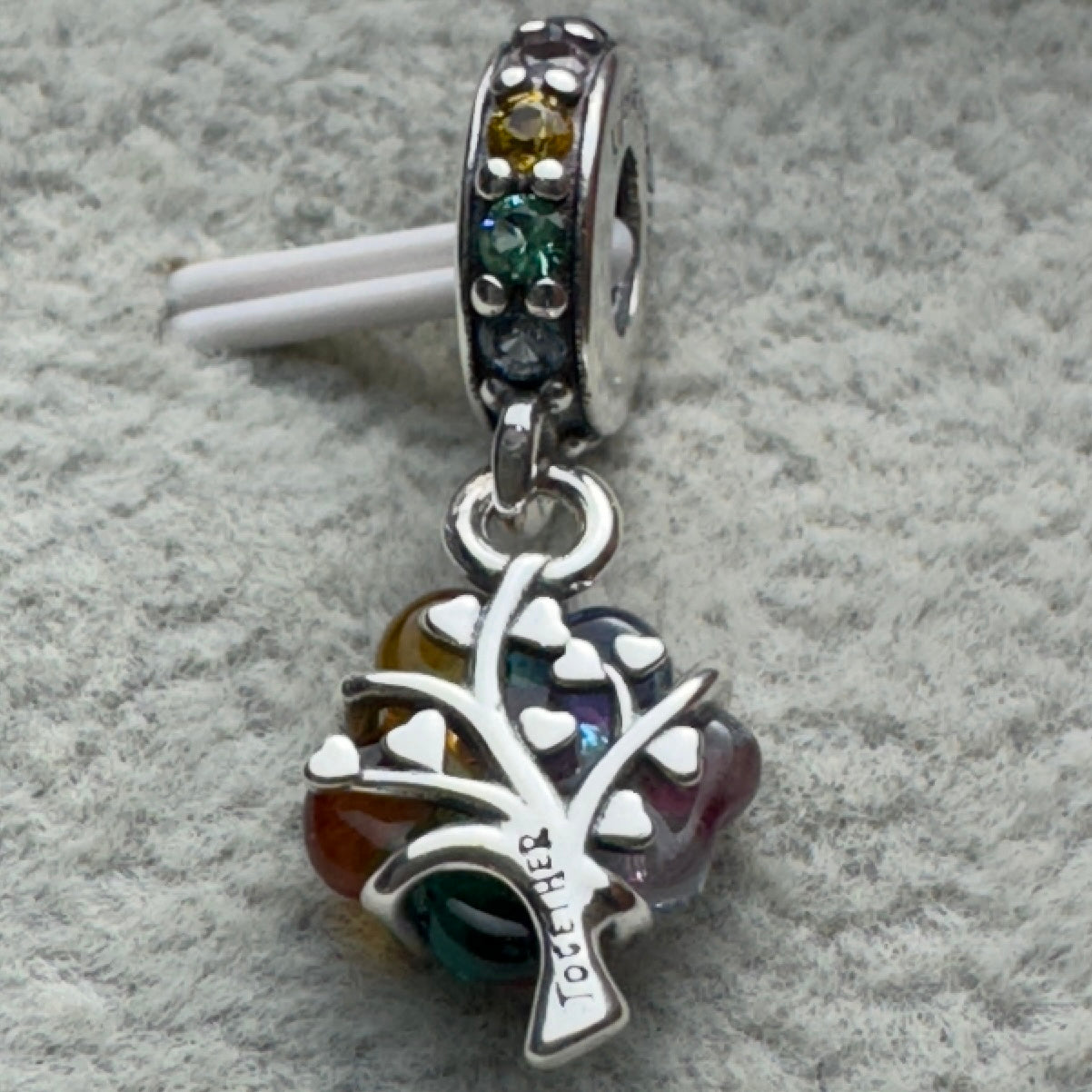 Charm Árbol Colgante De Colores Pandora Vista Desde Atrás