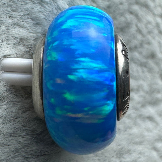 Charm Azul Intenso Opalescente Pandora Vista Frontal