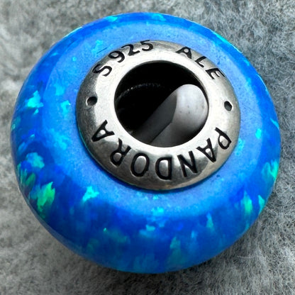 Charm Azul Intenso Opalescente Pandora Vista Lateral