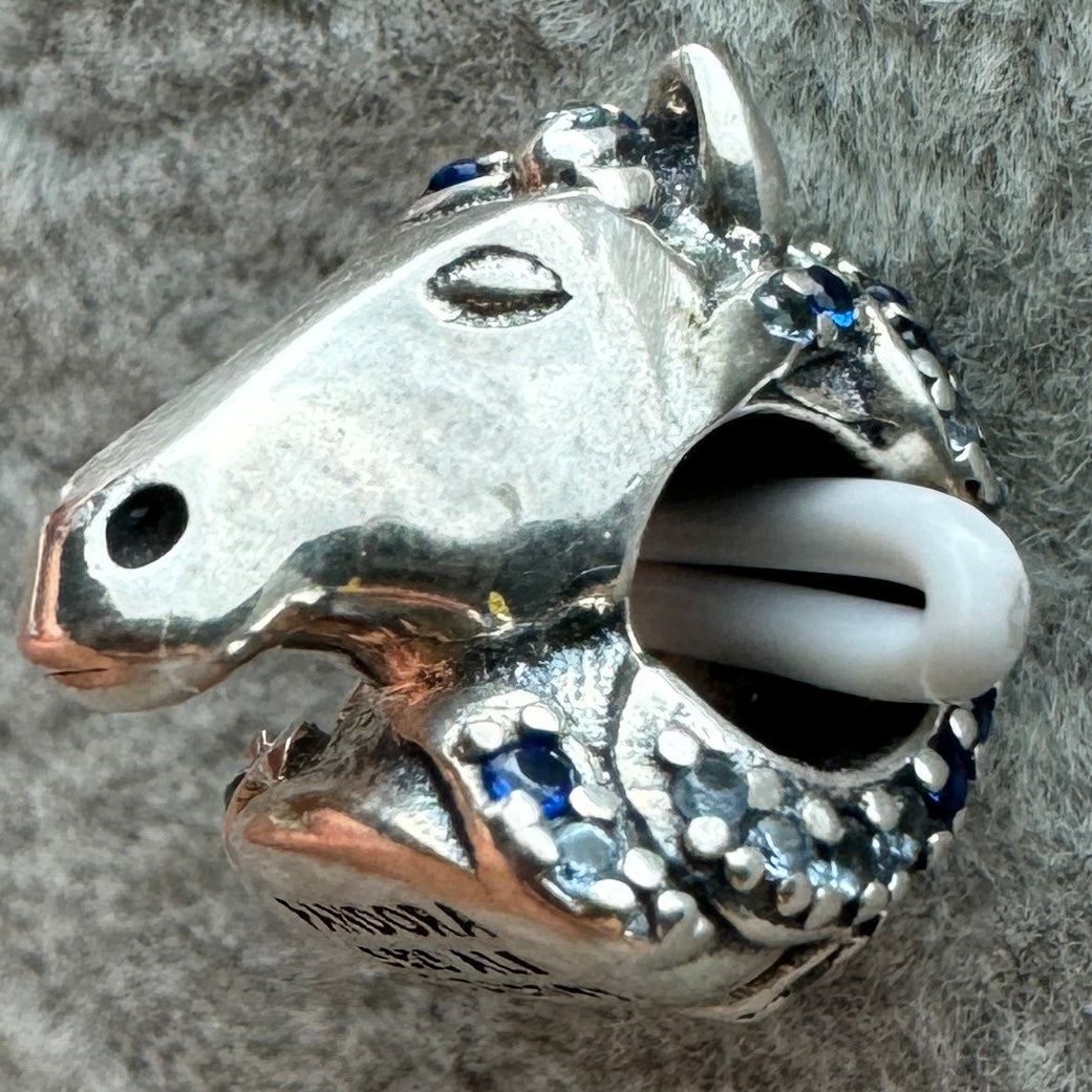 Charm Caballo Nokk De Princesa Elsa Frozen Disney Pandora Vista Frontal