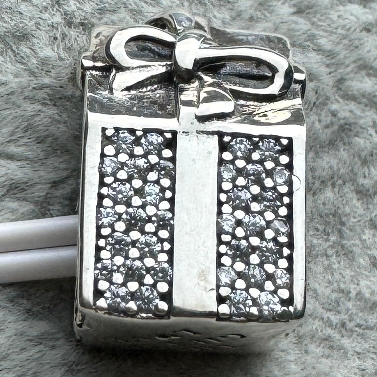 Charm Caja De Regalo Brillante Pandora 5