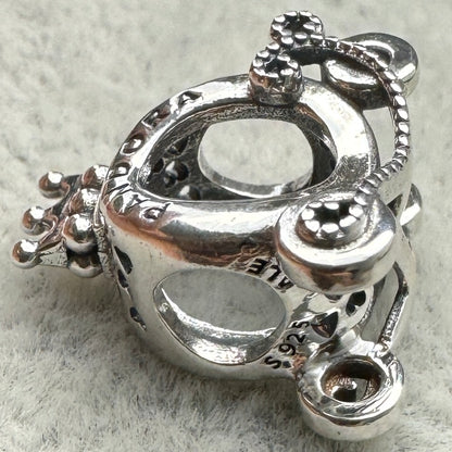 Charm Carruaje Logotipo Pandora Vista Lateral