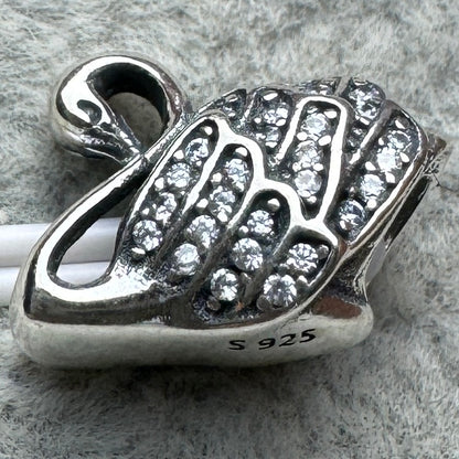 Charm Cisne Pandora Vista Lateral