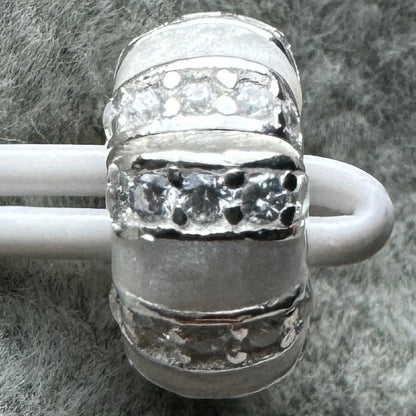 Charm Clip De Seguridad Brillante Blanco Pandora Vista Desde Atrás