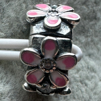 Charm Clip De Seguridad Flores Rosas Brillantes Pandora Vista Desde Atrás