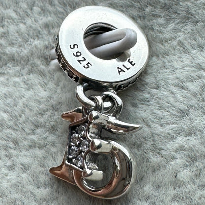 Charm Colgante 15 Años Pandora Vista Lateral