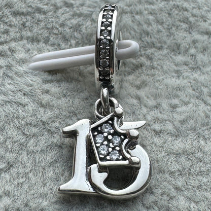 Charm Colgante 15 Años Pandora Vista Frontal