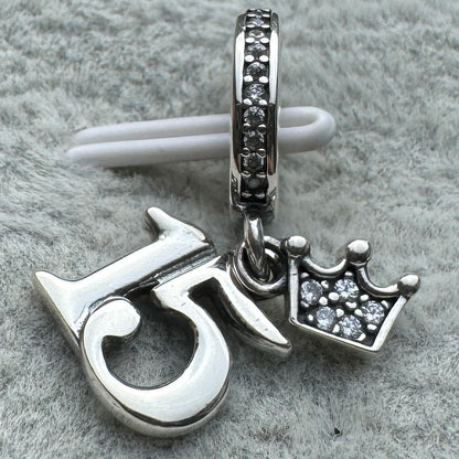 Charm Colgante 15 Años Pandora Vista Frontal Abierto