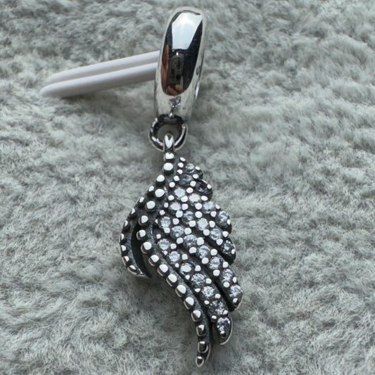 Charm Colgante Ala De Ángel Brillante Pandora Vista Frontal