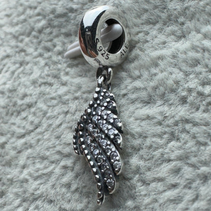 Charm Colgante Ala De Ángel Brillante Pandora Vista Lateral