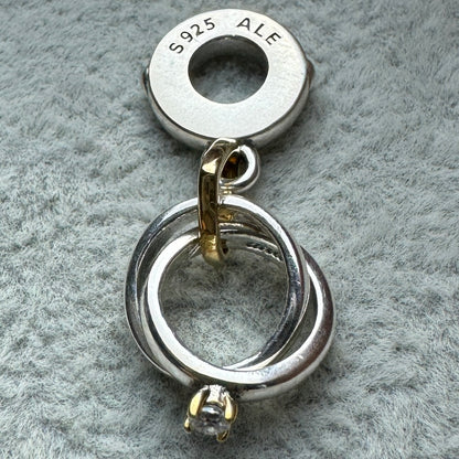 Charm Colgante Anillo En Dos Tonos Pandora Vista Del Costado