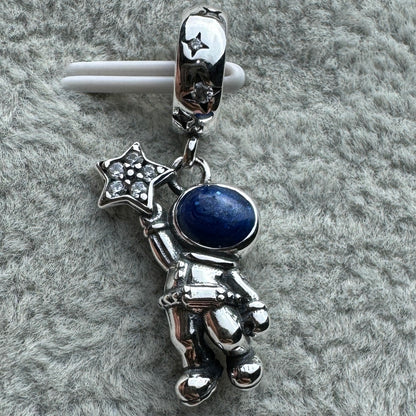 Charm Colgante Astronauta En La Galaxia Pandora Vista Frontal