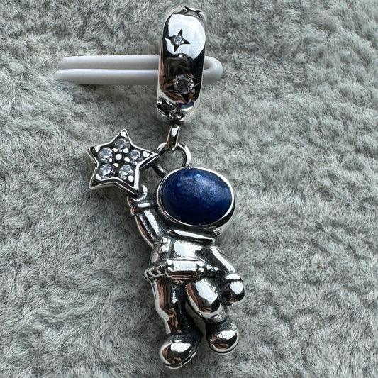 Charm Colgante Astronauta En La Galaxia Pandora Vista Frontal