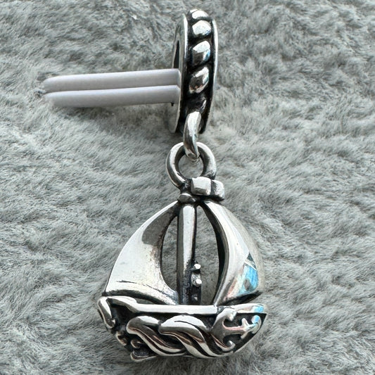 Charm Colgante Barco De Vela Pandora Vista Frontal