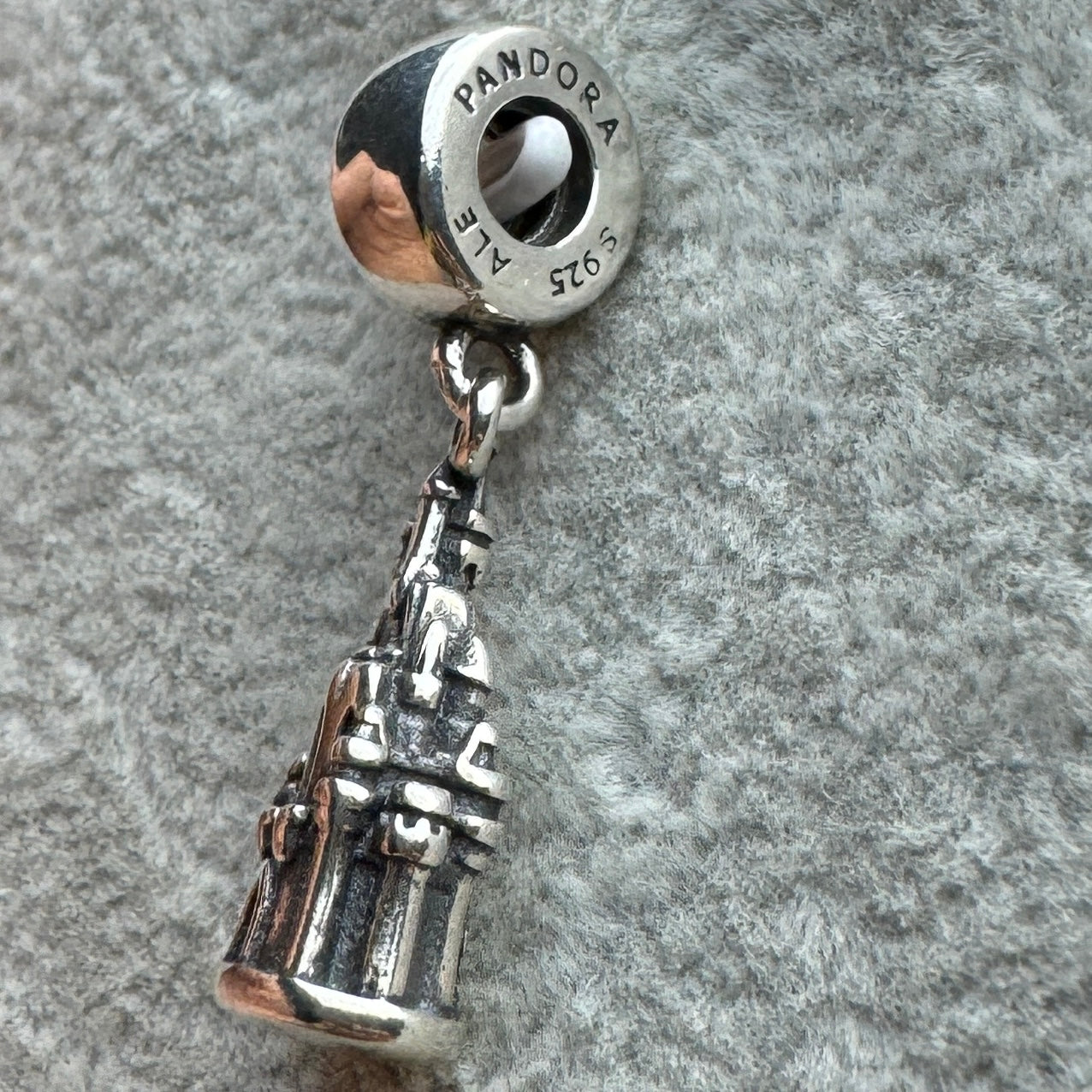 Charm Colgante Castillo De Disney Resort Tokio Pandora Vista Del Costado