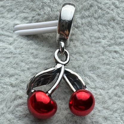 Charm Colgante Cerezas Asimétricas Pandora Vista Desde Atrás