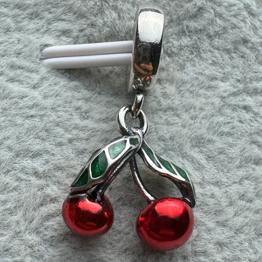 Charm Colgante Cerezas Asimétricas Pandora Vista Frontal