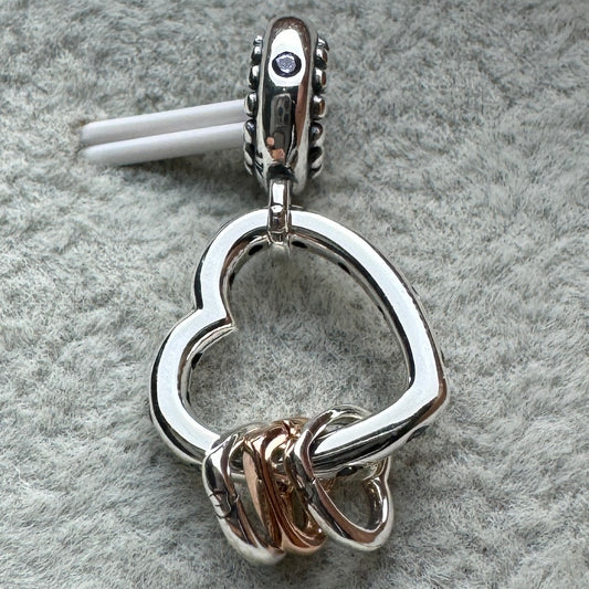 Charm Colgante Corazón Con Corazones Pequeños Pandora Vista Frontal