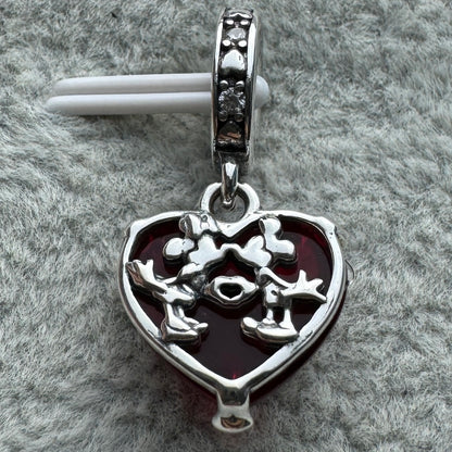 Charm Colgante Corazón Rojo Cristal De Murano Mickey Y Minnie Disney Pandora Vista Desde Atrás