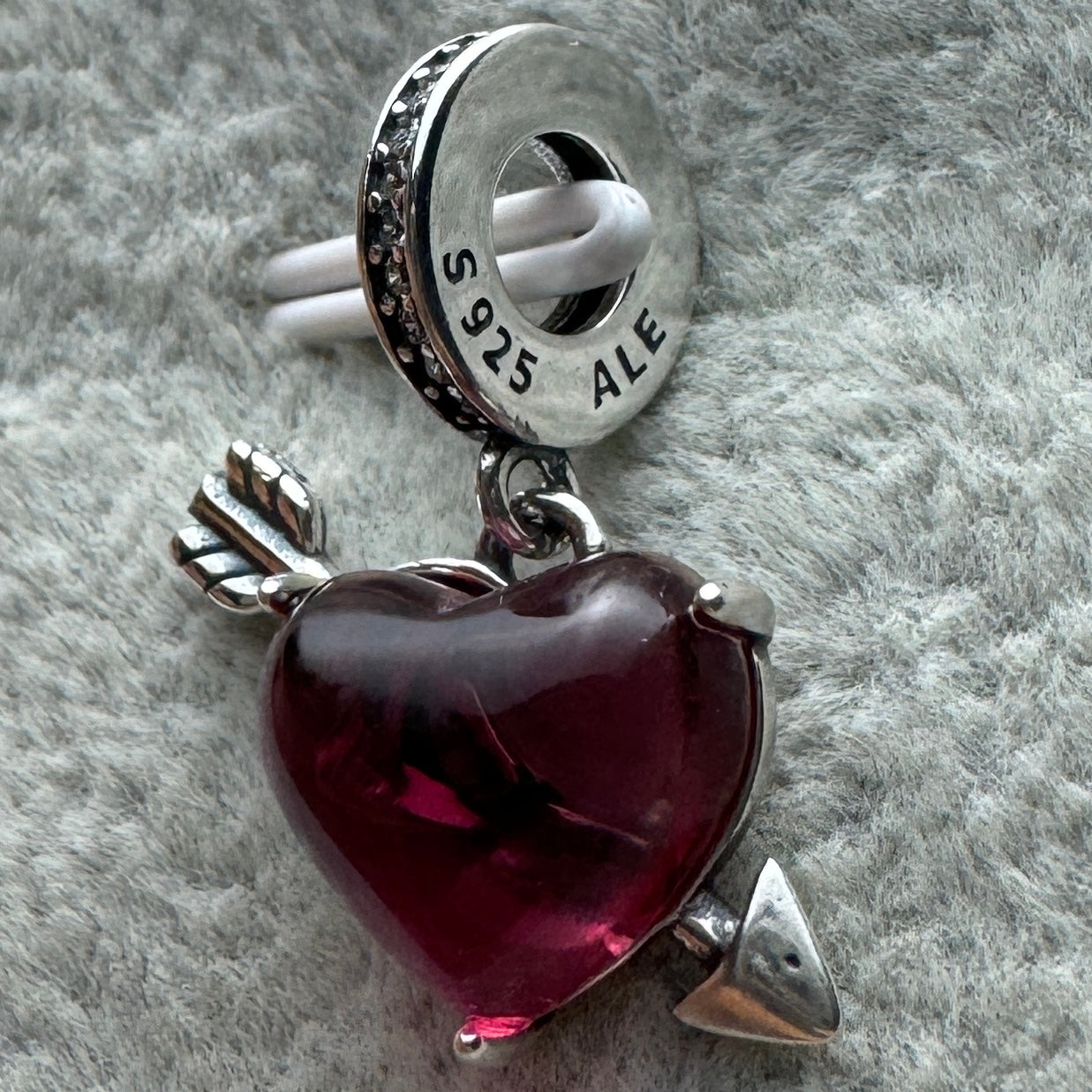 Charm Colgante Corazón Rojo Love De Cristal De Murano Pandora Vista Lateral