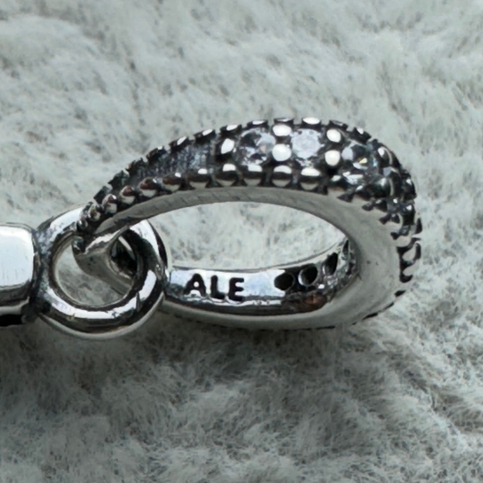 Charm Colgante Cruz Brillante 2 Pandora Vista Lateral Del Aro