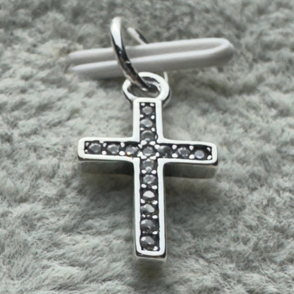 Charm Colgante Cruz Brillante Vista Frontal