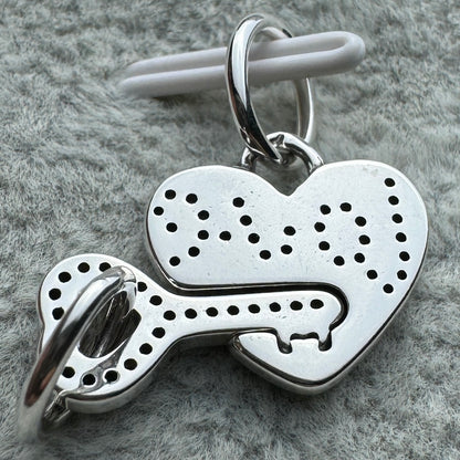 Charm Colgante Divisible Corazón Y Llave Amor Love Pandora Vista Desde Atrás