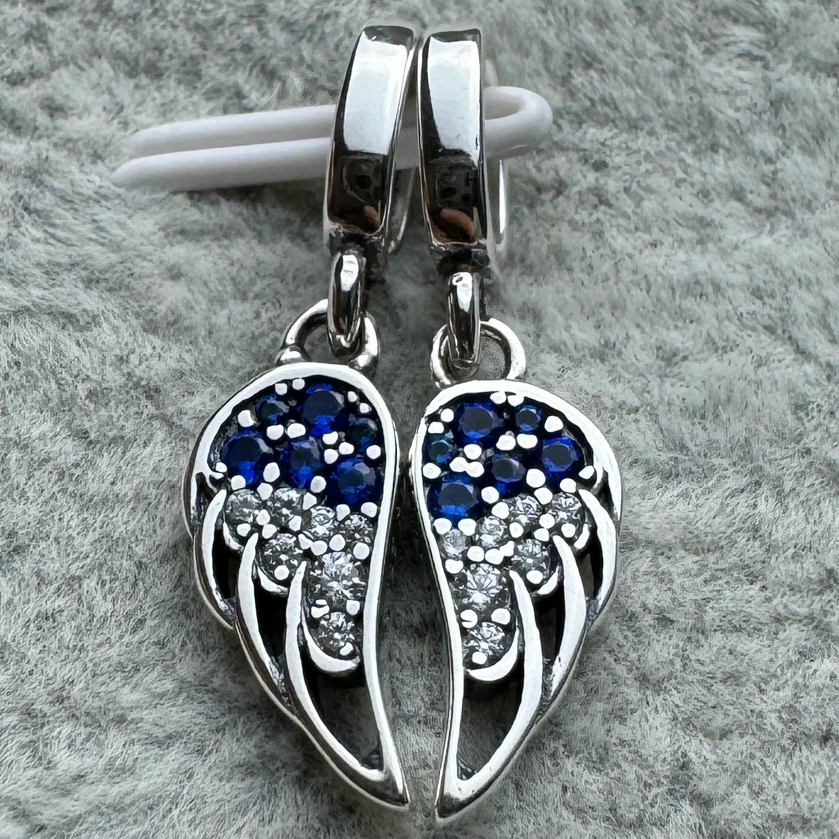 Charm Colgante Doble Alas De Ángel Brillantes Azul Pandora Vista Frontal