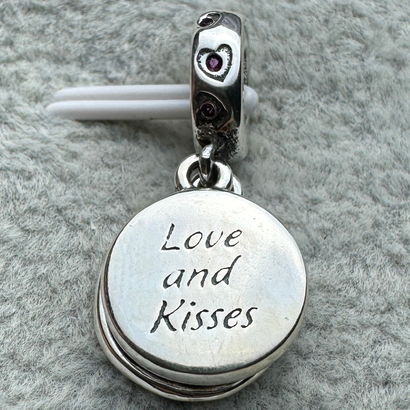 Charm Colgante Doble Amor Y Besos Mickey Y Minnie Disney Pandora Vista Desde Atrás