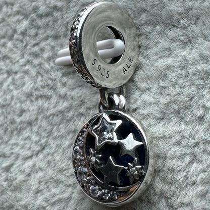 Charm Colgante Doble Azul Cielo Nocturno Clásico (Luna Y Estrellas) Pandora Vista Lateral