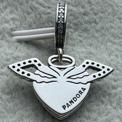 Charm Colgante Doble Corazón Con Alas Pandora Vista Desde Atrás