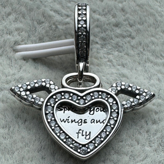 Charm Colgante Doble Corazón Con Alas Pandora Vista Frontal