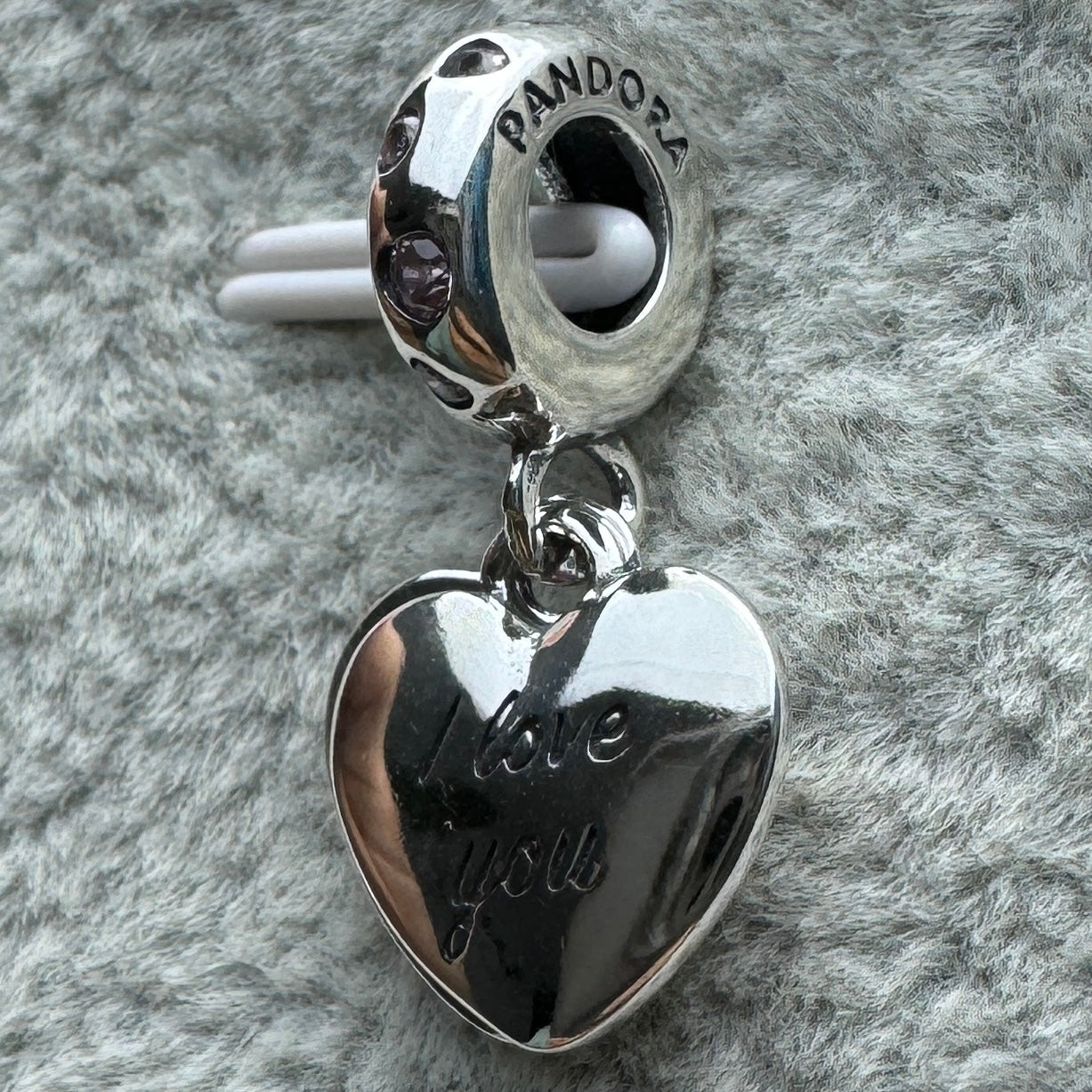 Charm Colgante Doble Corazón Rosa Te Amo Mamá Pandora Vista Del Costado