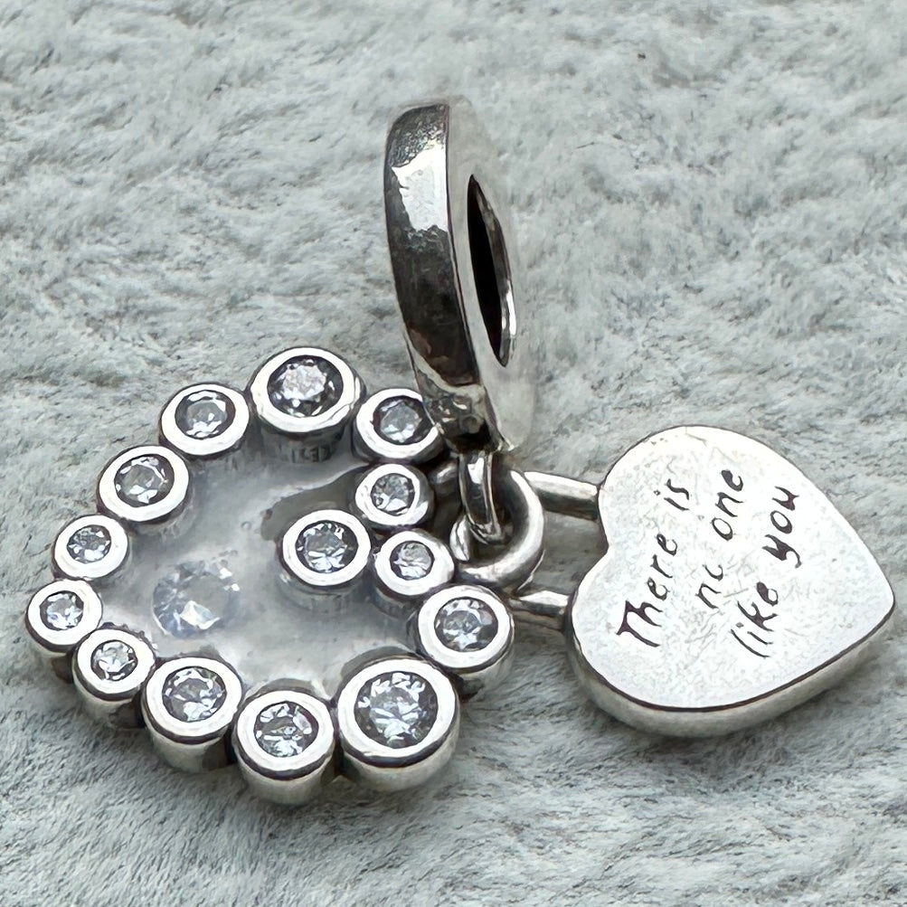 Charm Colgante Doble Corazón There Is No One Like You (No Hay Nadie Como Tú) Pandora Vista Frontal